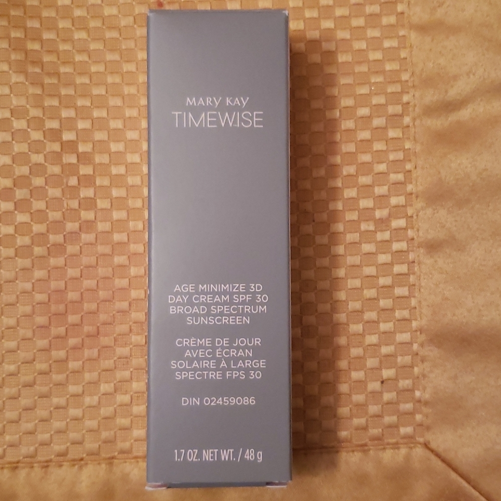 Mary Kay 3D Age Minimizing, Combo/Oily Skin
